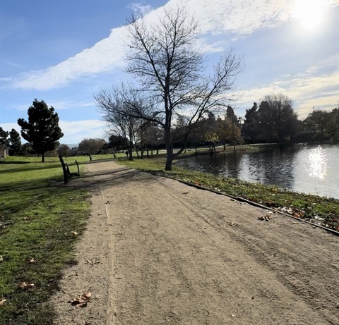 dirt-walking-path-at-Cesar-Chavez-Park-with-grass-and-body-of-water