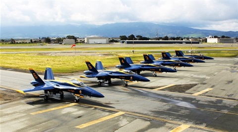 blue_angels_saturday_west_manlift.jpg